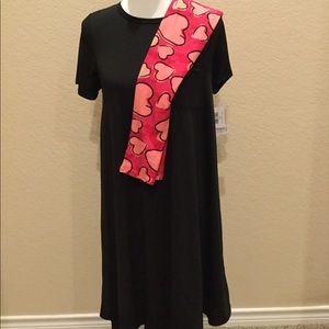 Lularoe Carly with valentine leggings